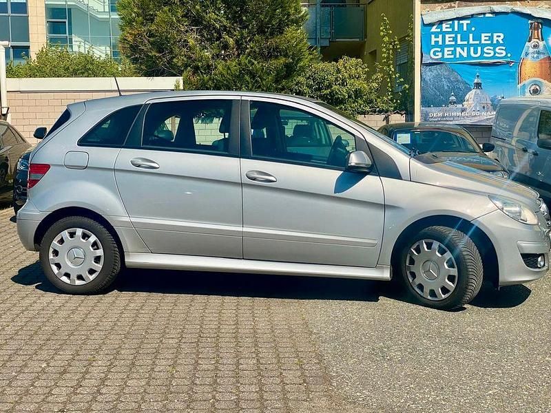 Gebraucht Mercedes B200 136 PS (100 kW) 2009 Silber Van / Kleinbus