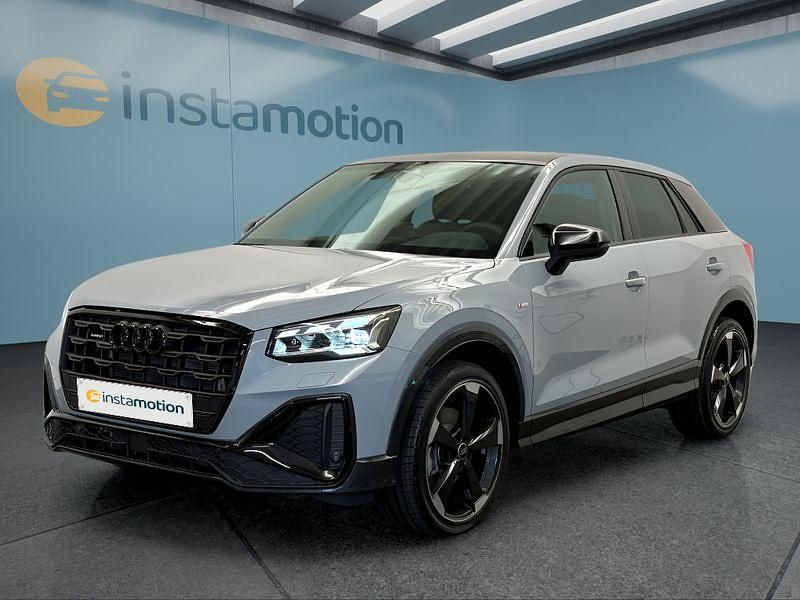 Grau Neu 2025 Audi Q2 SUV | 47.199 € (Teuer) - Bild 1/4