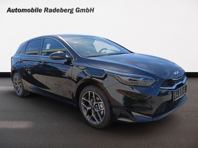 Neu Kia Ceed 140 PS (102 kW) 2025 Schwarz Kleinwagen