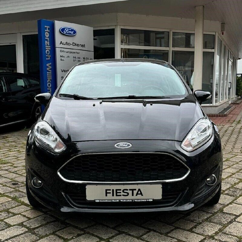 Iridiumschwarz metallic Gebraucht 2017 Ford Fiesta Celebration Kleinwagen | 11.300 € (Etwas zu teuer) - Bild 1/4