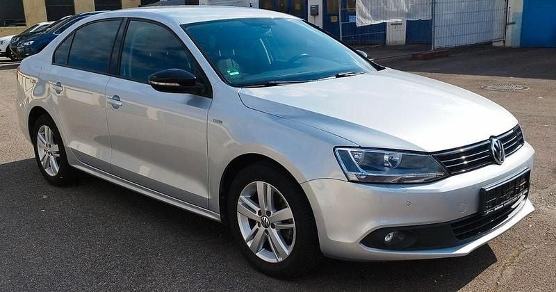 Gebraucht VW Jetta Trendline 105 PS (77 kW) 2013 Silber Limousine