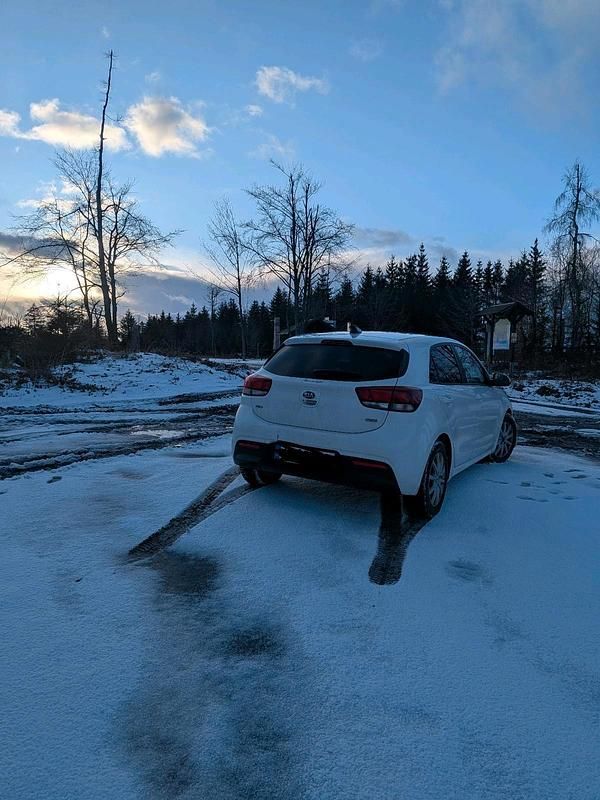 Gebraucht Kia Rio 84 PS (61 kW) 2019 Weiß Kleinwagen