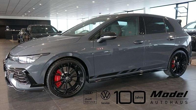 Delfingrau metallic Gebraucht 2025 VW Golf VIII GTI Clubsport Limousine | 44.900 € - Bild 1/4