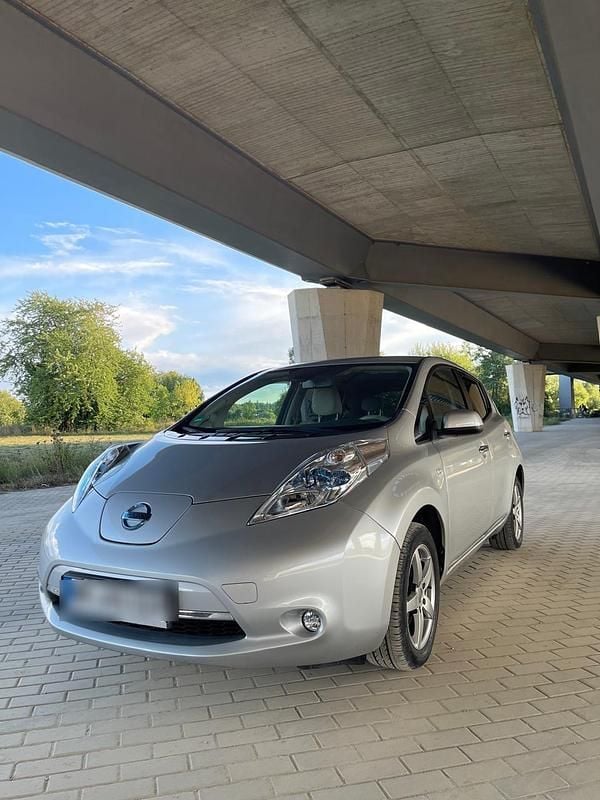 Silber Gebraucht 2013 Nissan Leaf Kleinwagen | 5.500 € (Fairer Preis) - Bild 1/4