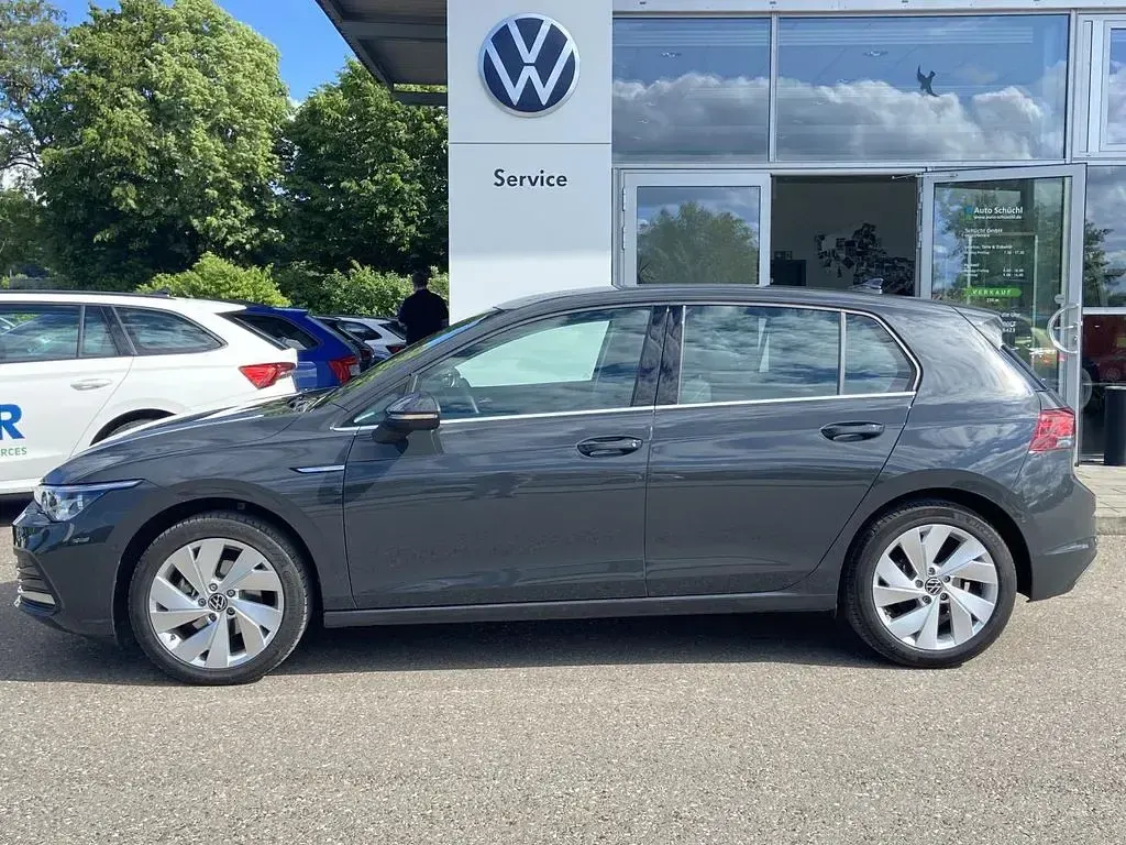 Gebraucht VW Golf VIII Active 150 PS (110 kW) 2022 Uranograu Limousine