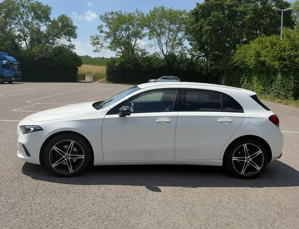 Gebraucht Mercedes A180 Advanced 136 PS (100 kW) 2021 Weiß Limousine