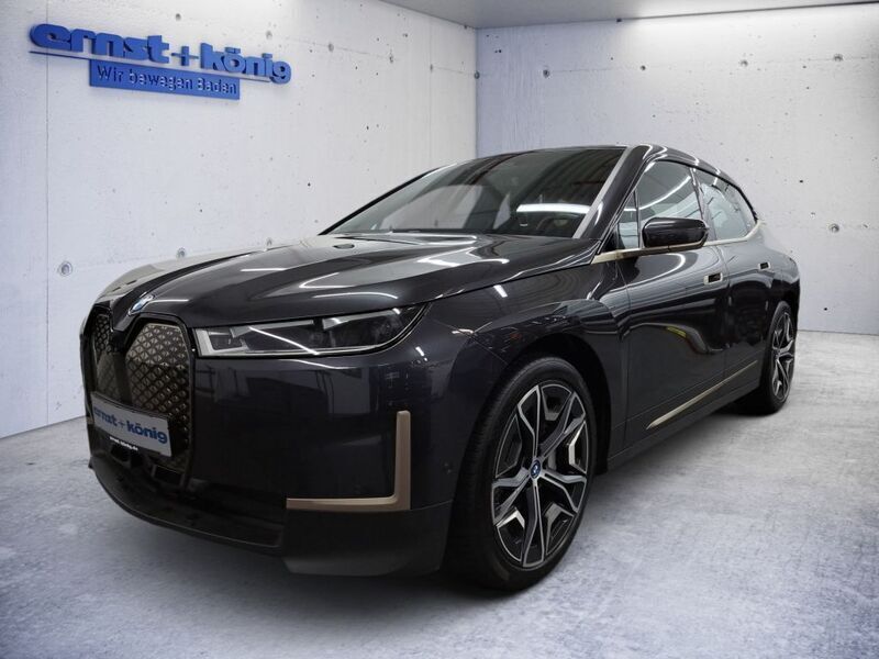 Grau Gebraucht 2022 BMW iX Sport Line SUV | 45.890 € (Guter Preis) - Bild 1/4