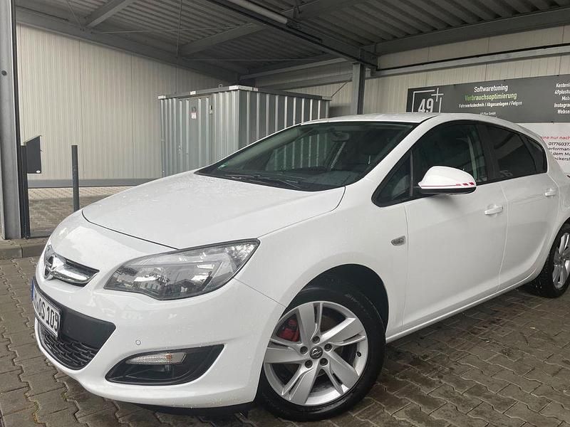 Gebraucht Opel Astra Selection 136 PS (100 kW) 2014 Weiß Limousine