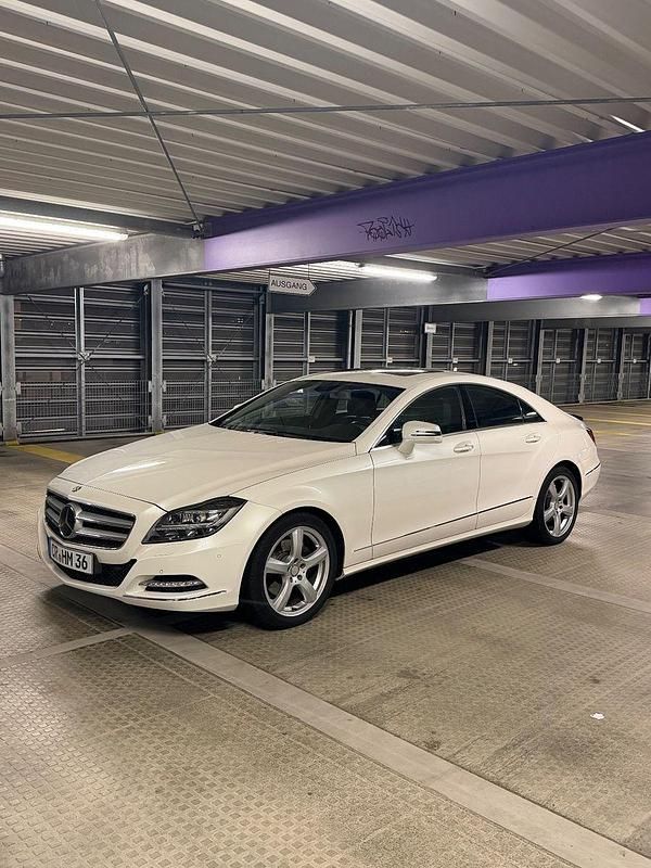 Weiß Gebraucht 2013 Mercedes CLS350 Coupé | 20.000 € (Fairer Preis) - Bild 1/4