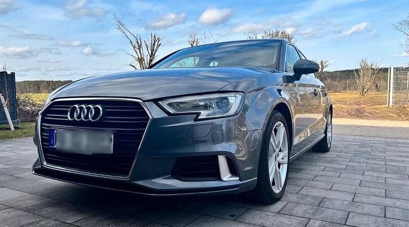 Gebraucht Audi A3 Sport 116 PS (85 kW) 2018 Grau Limousine