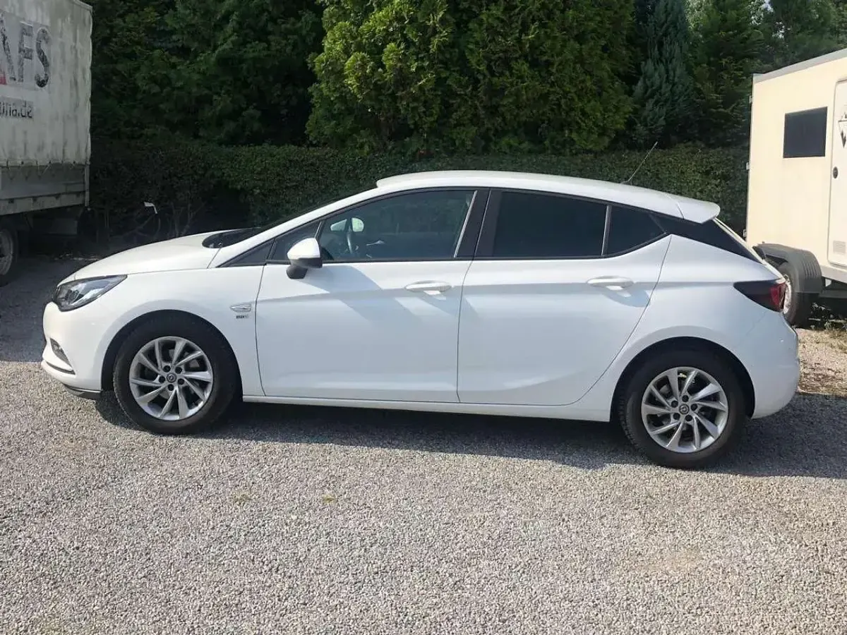 Gebraucht Opel Astra 125 PS (91 kW) 2019 Weiß Limousine