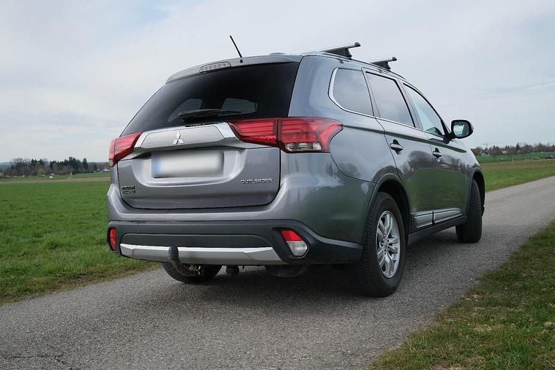 Gebraucht Mitsubishi Outlander 150 PS (110 kW) 2017 Silber SUV
