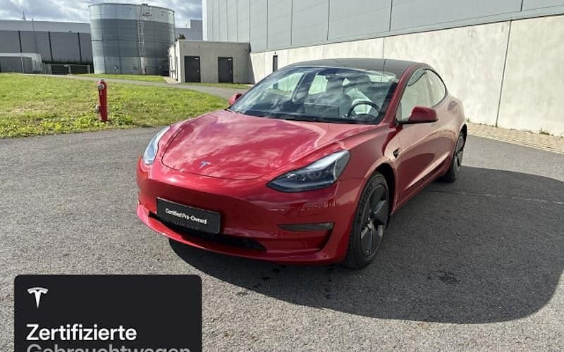 Rot Gebraucht 2021 Tesla Model 3 Long Range RWD Limousine | 31.100 € (Teuer) - Bild 1/4