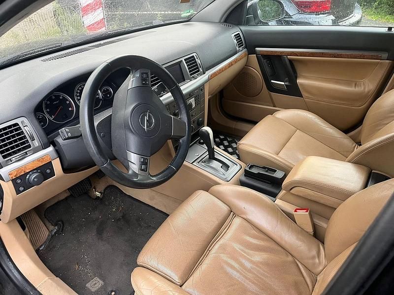 Schwarz Gebraucht 2006 Opel Vectra Limousine | 2.900 € - Bild 1/4
