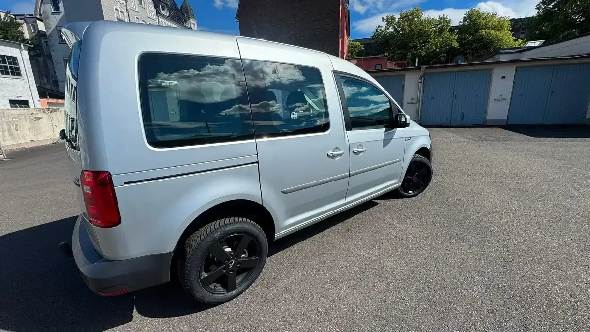 Gebraucht VW Caddy Conceptline 122 PS (89 kW) 2018 Grau Van / Kleinbus