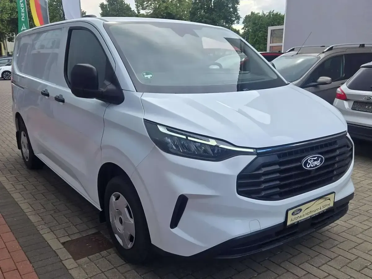 Gebraucht Ford Transit Custom 136 PS (100 kW) 2024 Frostweiß Van / Kleinbus
