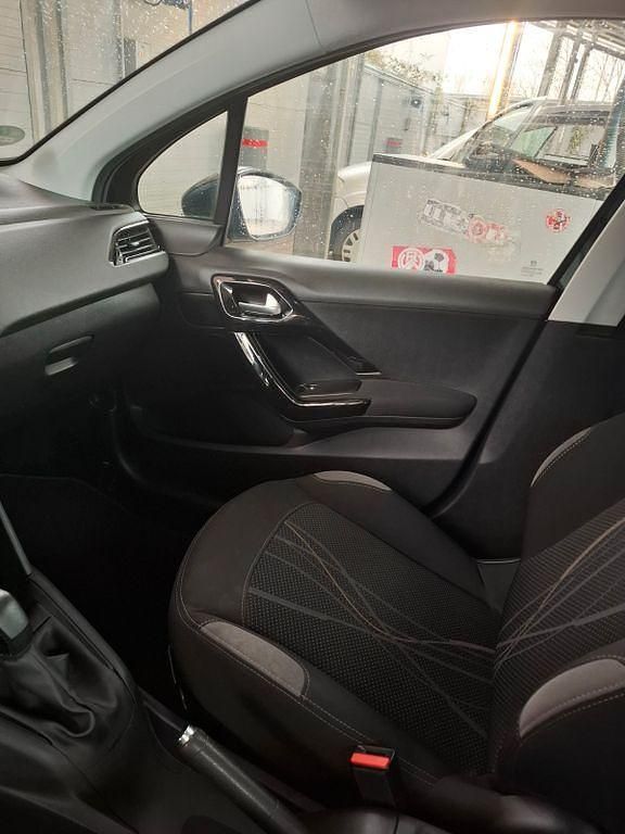 Second-hand Peugeot 208 Style 83 CP (61 kW) 2014 Albastru Hatchback