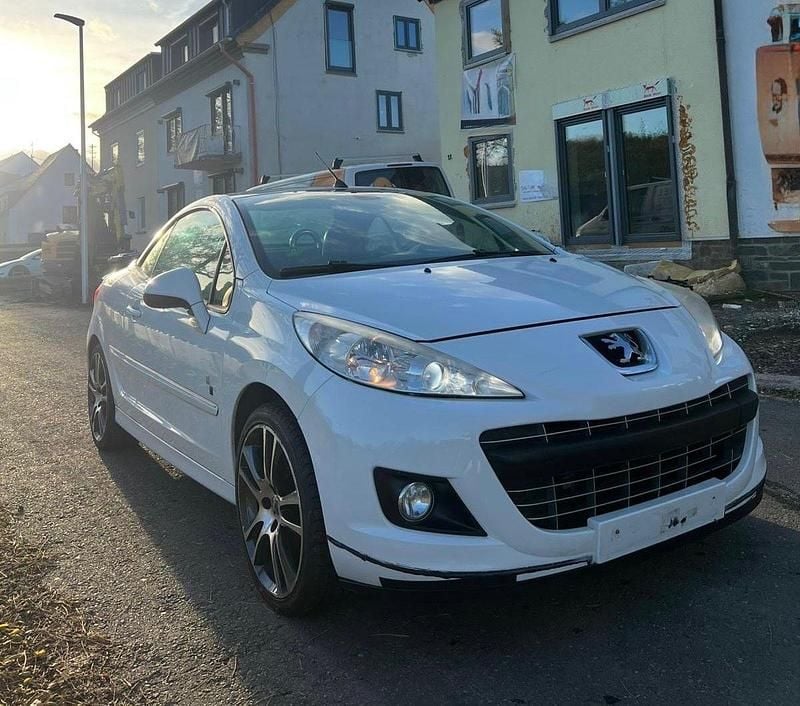 Weiß Gebraucht 2011 Peugeot 207 CC Cabrio | 2.199 € (Superpreis) - Bild 1/4