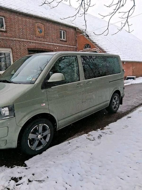 Gebraucht VW Multivan 150 PS (110 kW) 2010 Grün Van / Kleinbus