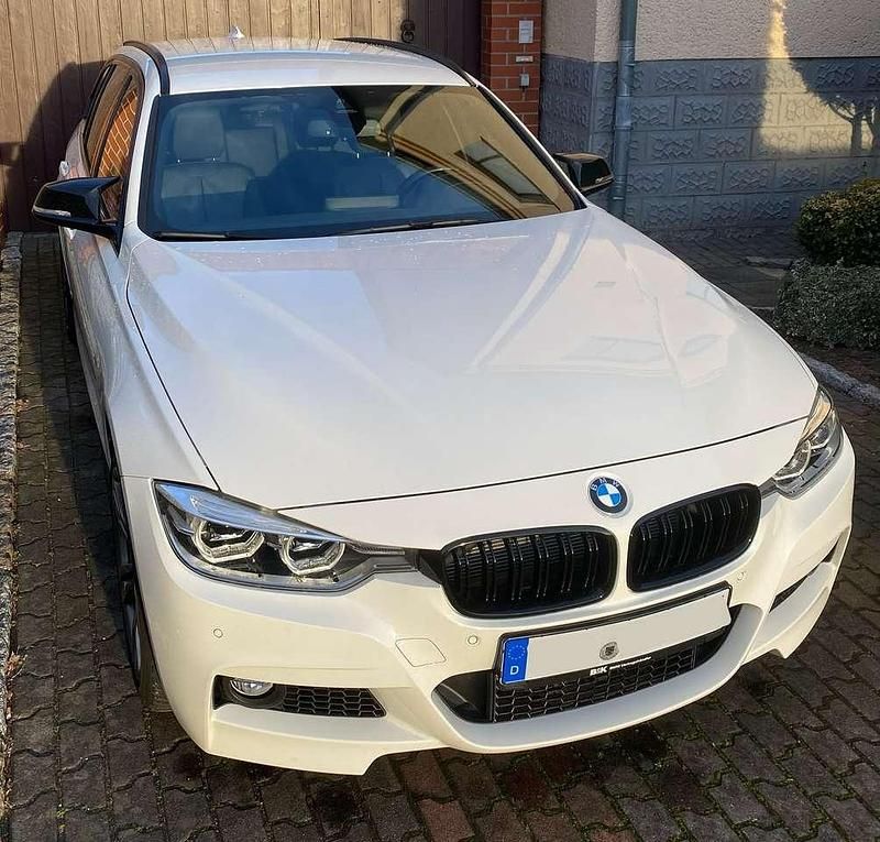 Weiß Gebraucht 2017 BMW 335 M Sport Kombi | 30.000 € - Bild 1/4