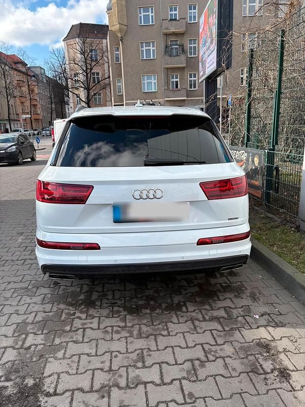 Używany Audi Q7 Exclusive 272 KM (200 kW) 2016 Biały SUV