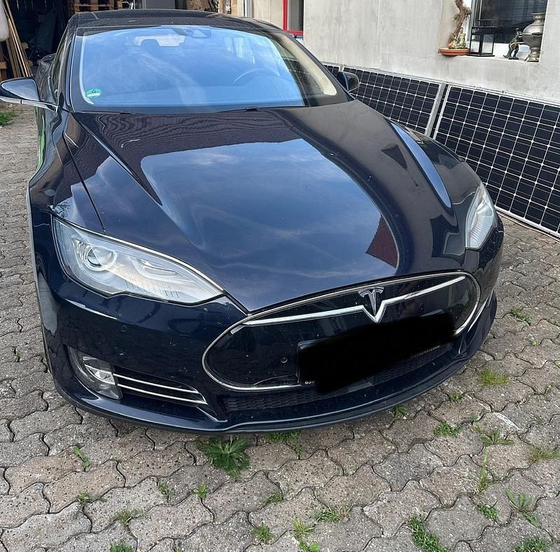 Blau Gebraucht 2015 Tesla Model S Limousine | 16.000 € (Guter Preis) - Bild 1/4