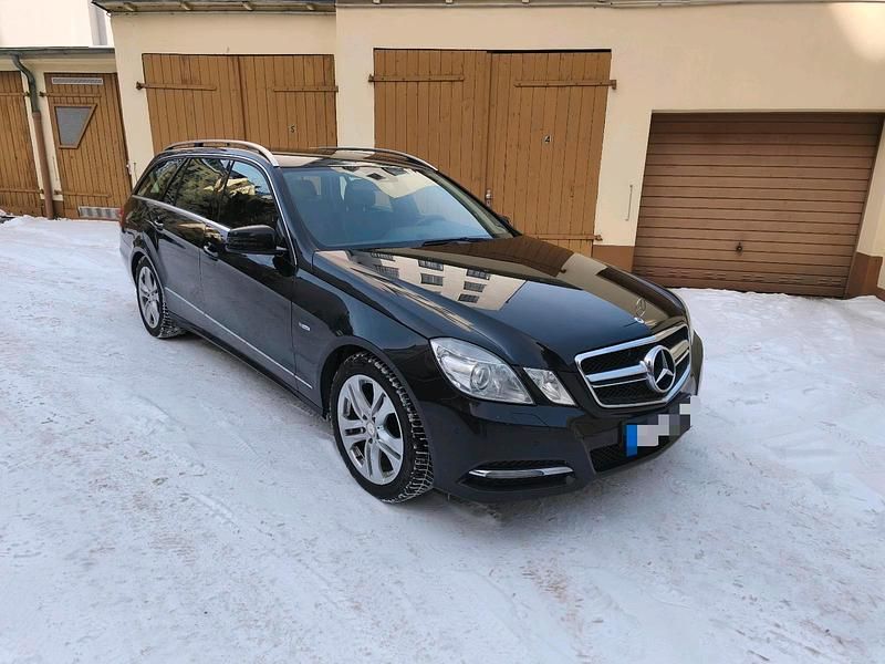Gebraucht Mercedes E220 Avantgarde 170 PS (125 kW) 2011 Schwarz Kombi