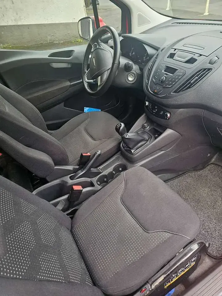 Gebraucht Ford Transit Trend 101 PS (74 kW) 2018 Rot Van