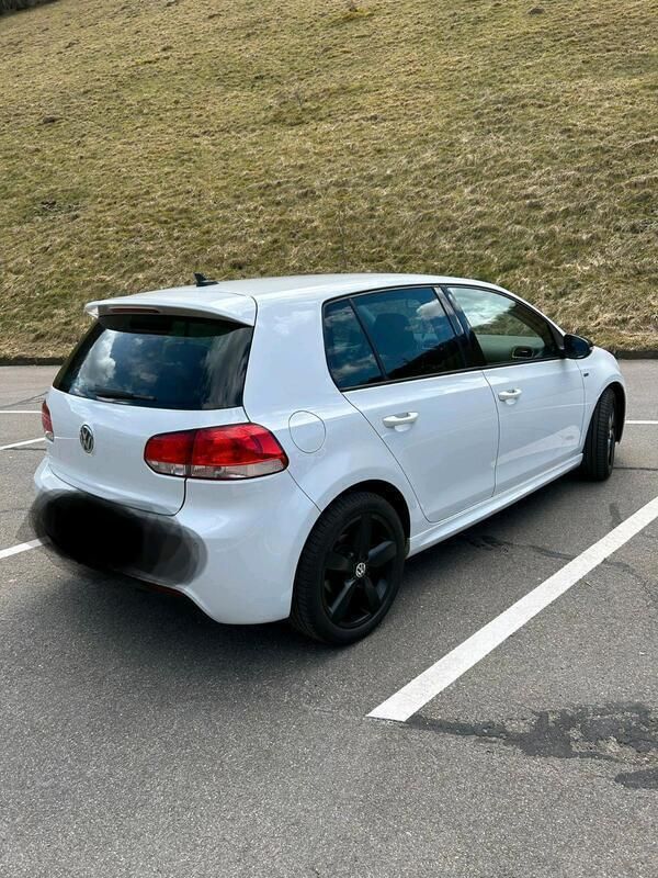 Weiß Gebraucht 2012 VW Golf VI Match Limousine | 5.000 € - Bild 1/4