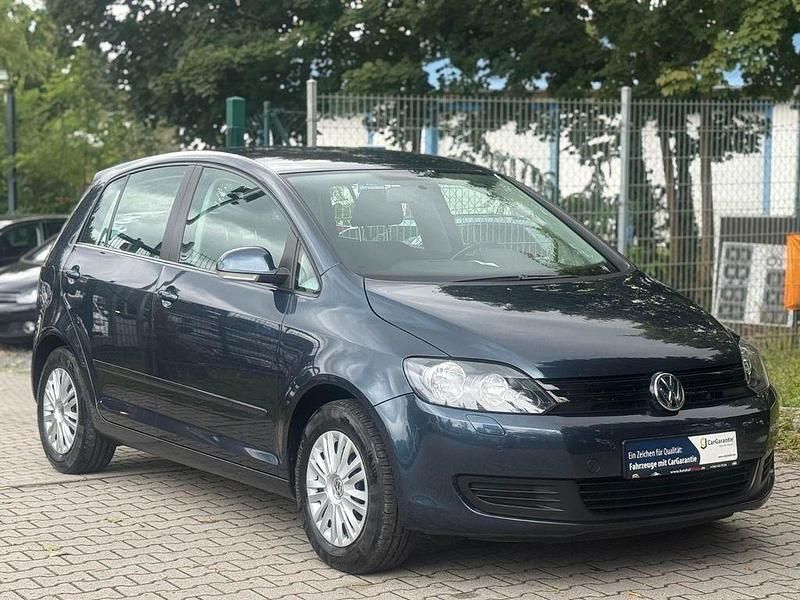 Blau Gebraucht 2011 VW Golf Plus Cross Trendline Van / Kleinbus | 7.490 € (Etwas zu teuer) - Bild 1/4