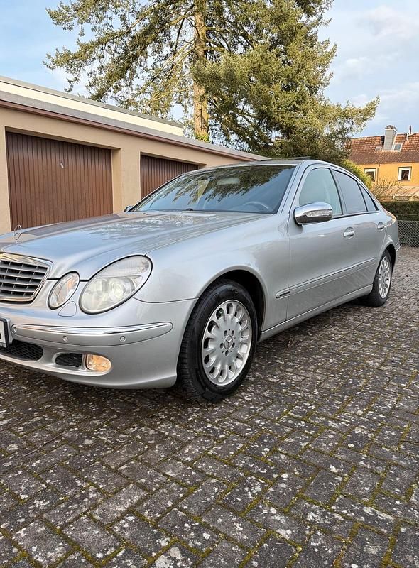 Gebraucht Mercedes E240 Elegance 177 PS (130 kW) 2002 Silber Limousine