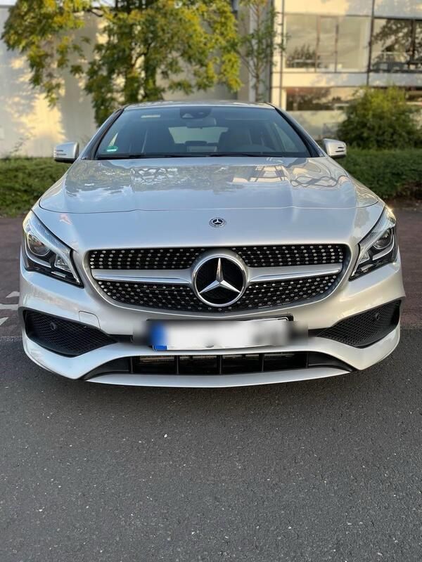 Grau Gebraucht 2018 Mercedes CLA220 AMG line Limousine | 20.800 € (Fairer Preis) - Bild 1/4