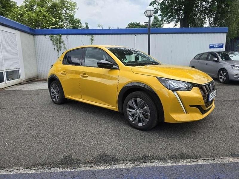 Gebraucht Peugeot e-208 Allure 100 kW (136 PS) 2022 Gelb faro Kleinwagen