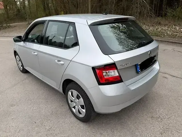 Gebraucht Skoda Fabia Ambition 90 PS (66 kW) 2016 Silber Limousine