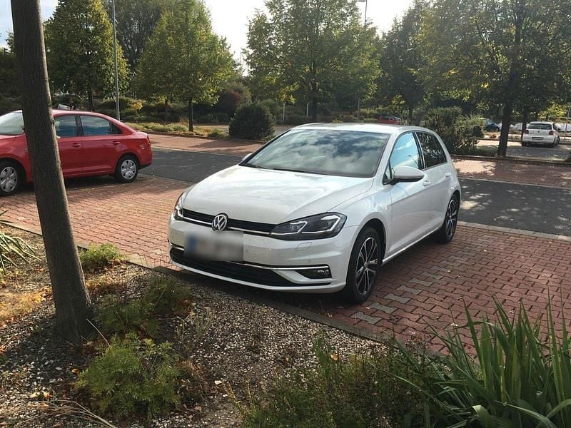 Weiß Gebraucht 2017 VW Golf VII Highline Limousine | 13.999 € (Superpreis) - Bild 1/4