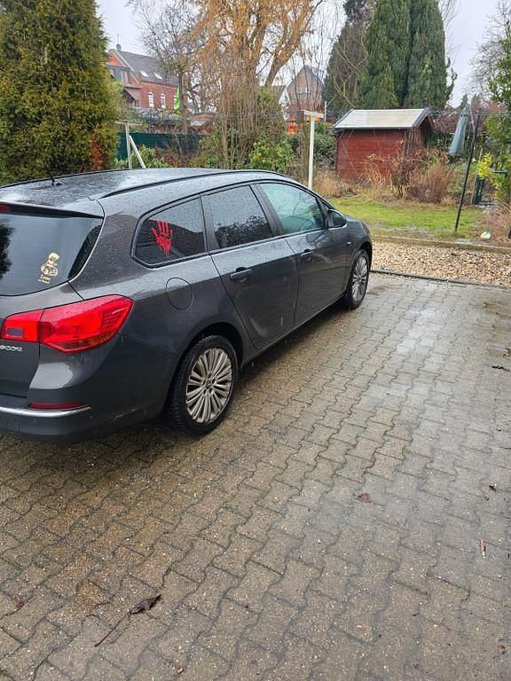 Gebraucht Opel Astra Edition 101 PS (74 kW) 2012 Andere farben Kombi