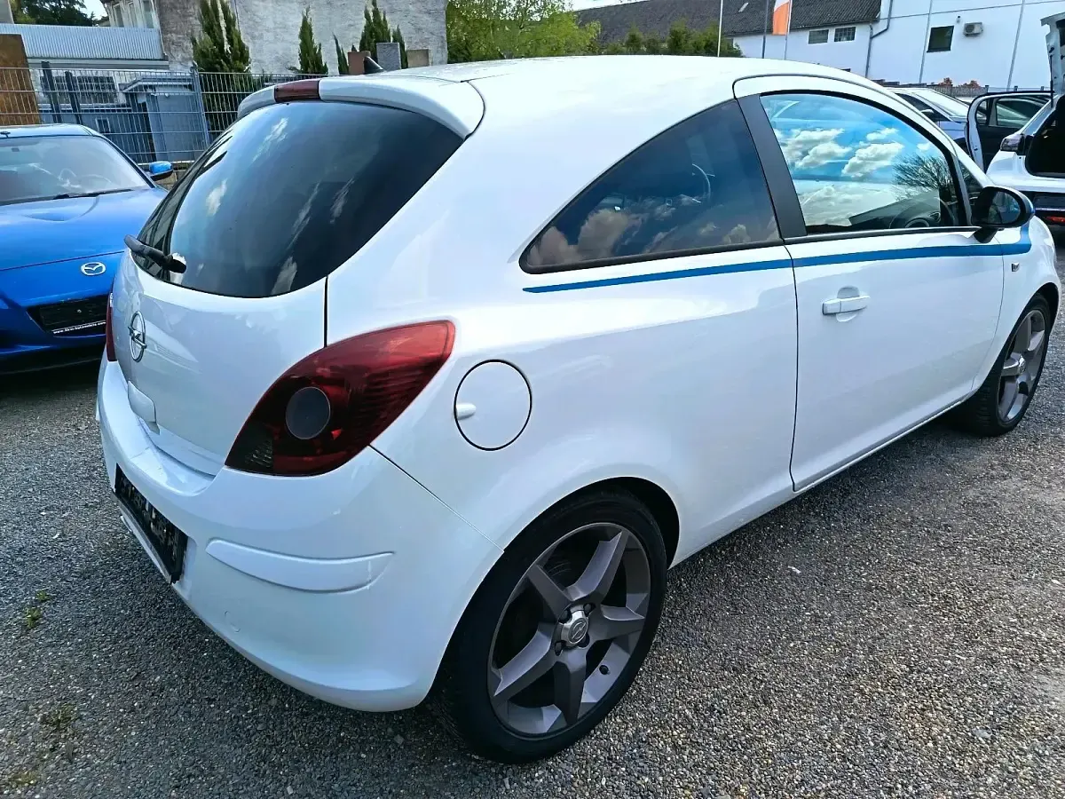 Używany Opel Corsa 101 KM (74 kW) 2010 Biały Hatchback