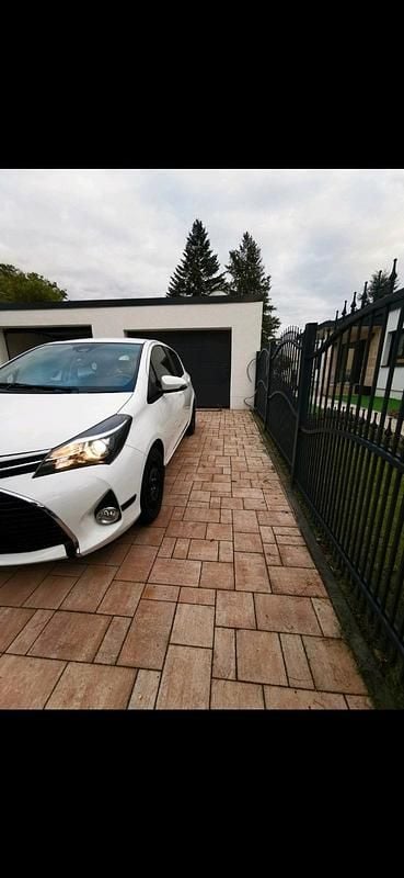 Gebraucht Toyota Yaris 99 PS (72 kW) 2017 Weiß Kleinwagen