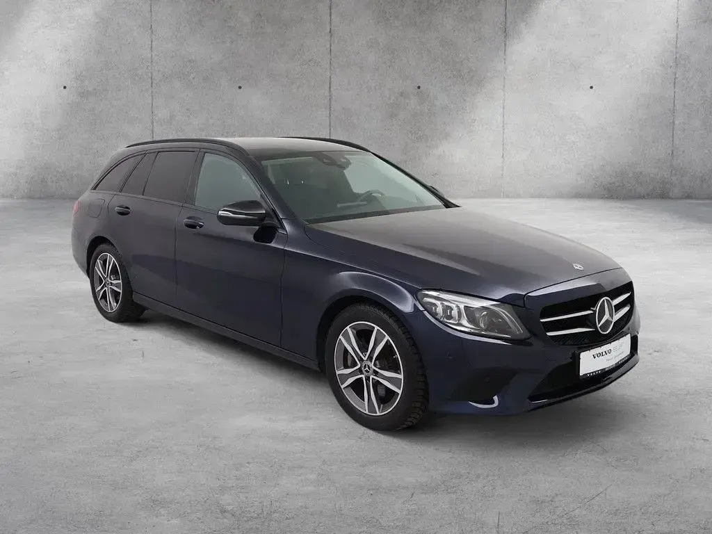 Gebraucht Mercedes C300 Avantgarde 272 PS (200 kW) 2021 Blau Limousine