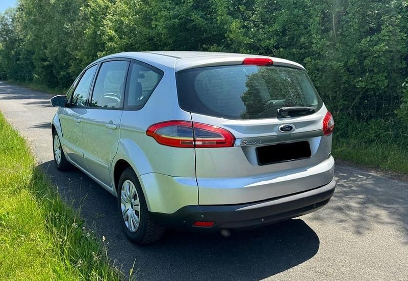 Silber Gebraucht 2013 Ford S-MAX S Van / Kleinbus | 6.999 € (Guter Preis) - Bild 1/4