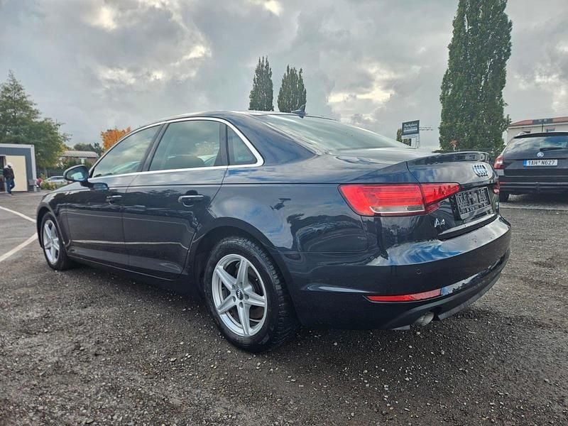 Używany Audi A4 Basis 150 KM (110 kW) 2018 Niebieski Sedan/Limuzyna
