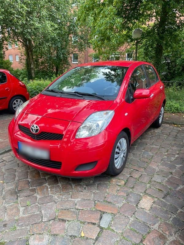 Rot Gebraucht 2011 Toyota Yaris Kleinwagen | 3.990 € (Fairer Preis) - Bild 1/4
