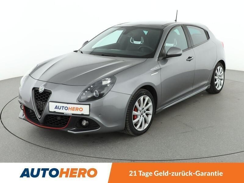 Grau Gebraucht 2016 Alfa Romeo Giulietta Veloce Kleinwagen | 16.310 € (Fairer Preis) - Bild 1/3