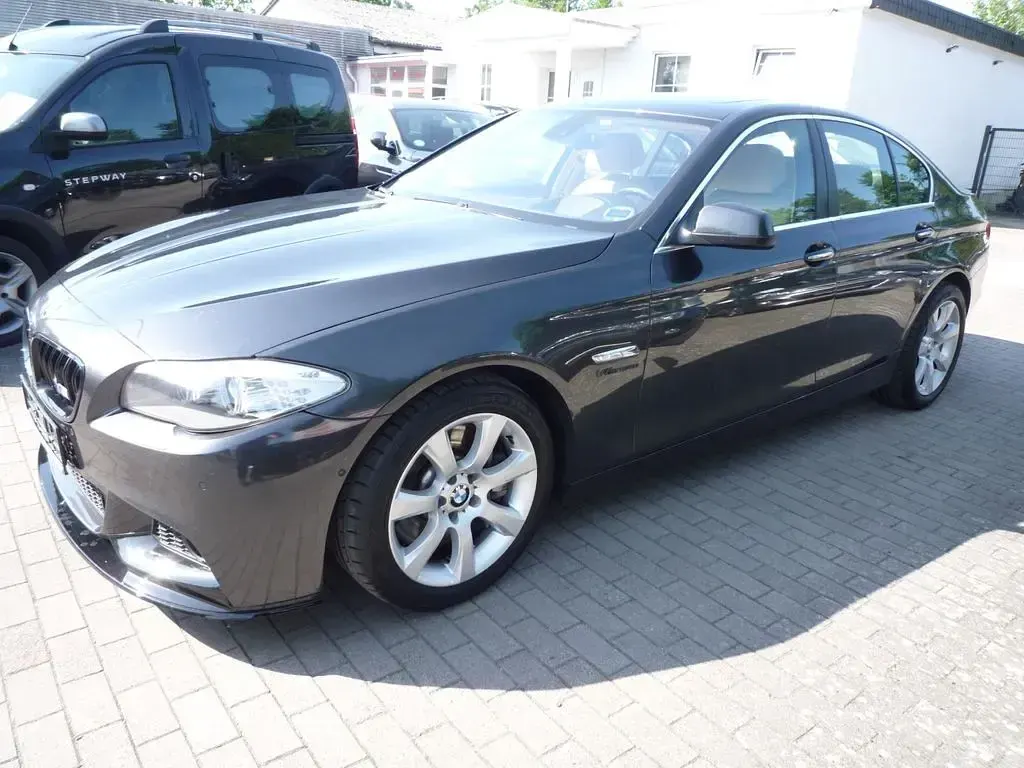 Gebraucht BMW 550 408 PS (300 kW) 2010 Grau Limousine