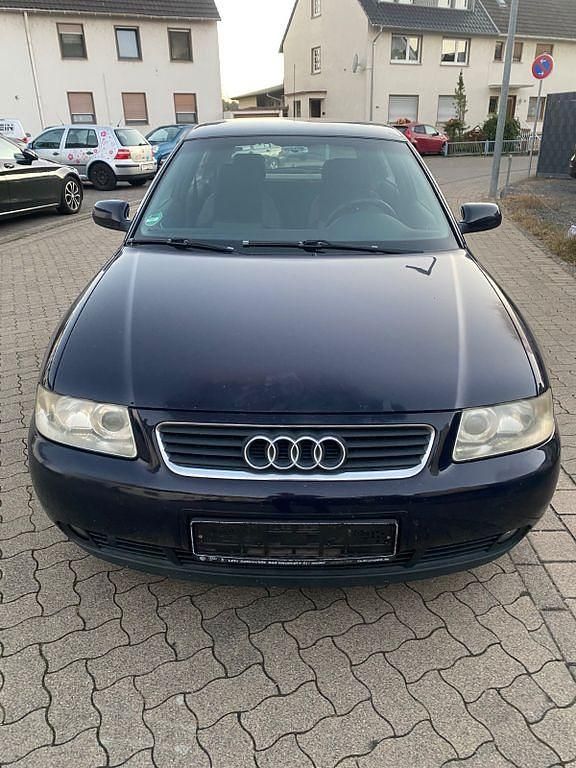 Blau Gebraucht 2001 Audi A3 Ambiente Limousine | 800 € (Guter Preis) - Bild 1/4