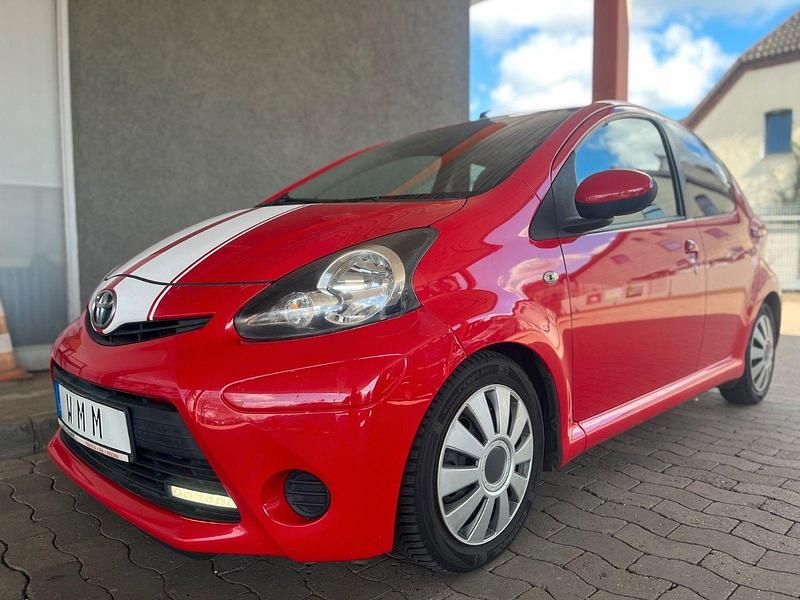 Gebraucht Toyota Aygo Cool 68 PS (50 kW) 2013 Rot Kleinwagen