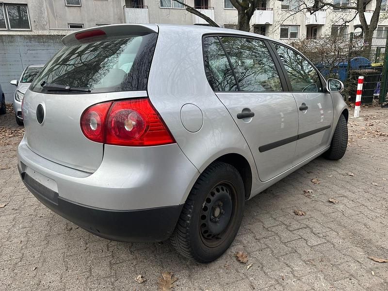 Gebraucht VW Golf V 105 PS (77 kW) 2005 Silber Kleinwagen
