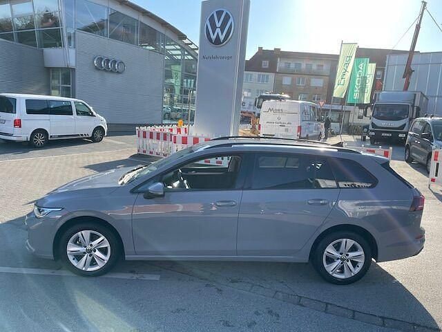 Gebraucht VW Golf VIII Life 116 PS (85 kW) 2024 Mondsteingrau Kombi