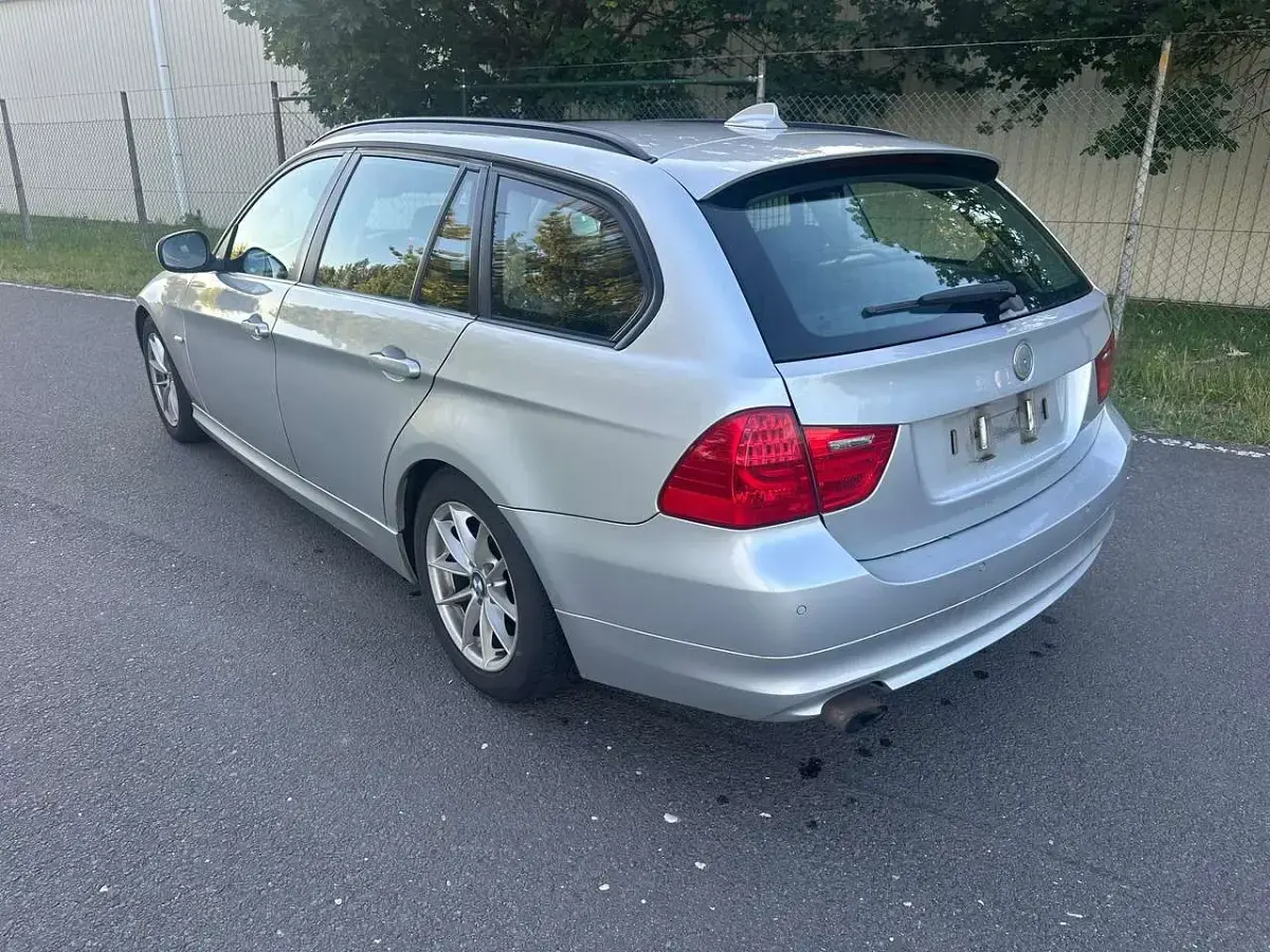 Gebraucht BMW 318 M Sport 143 PS (105 kW) 2011 Titansilber metallic Kombi