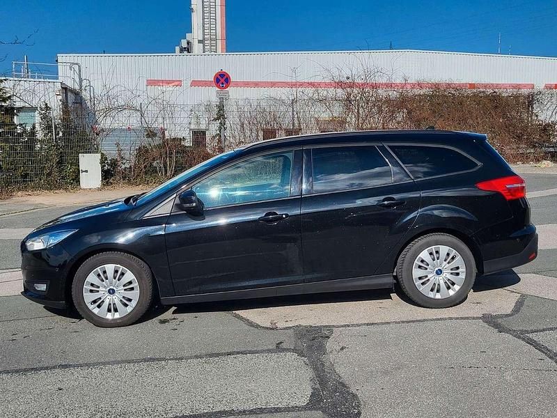 Usata Ford Focus 101 CV (74 kW) 2015 Nero Station wagon